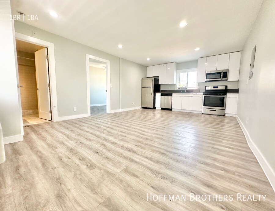 Primary Photo - 1535 N Kenmore Ave Los Angeles, CA 90027
