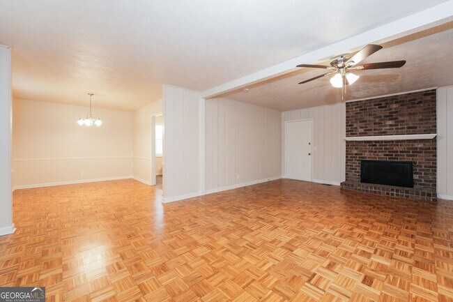 Building Photo - 2236 Kings Forest Dr SE