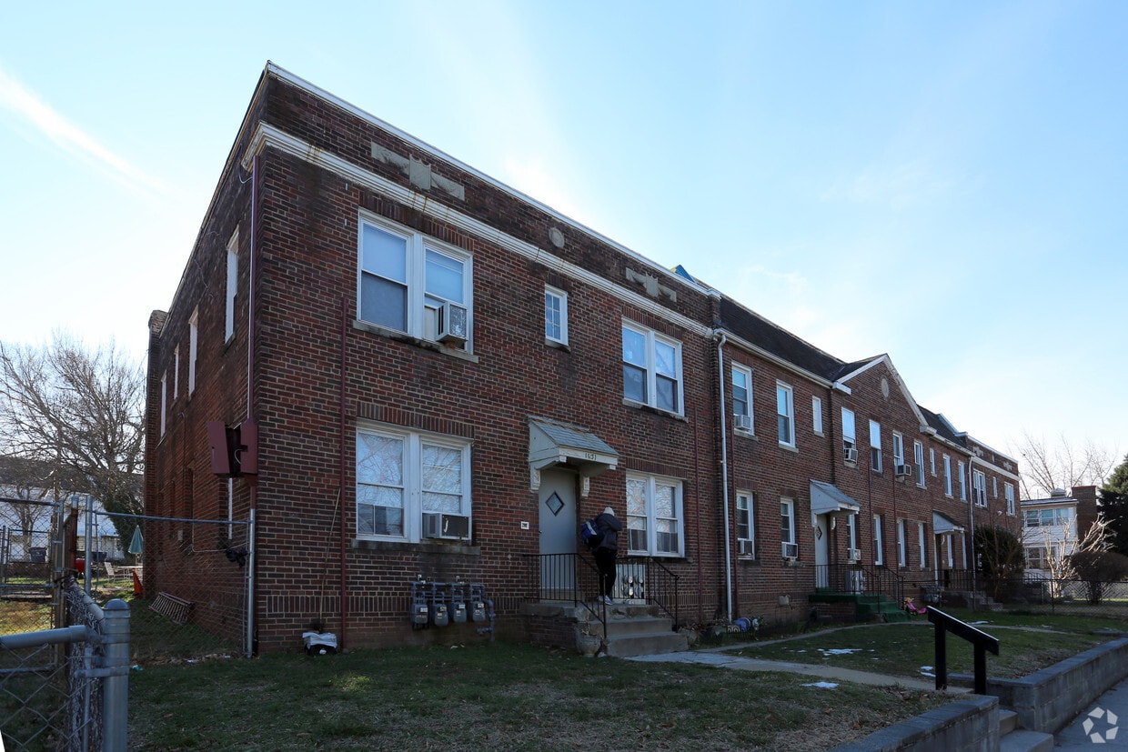 Building Photo - 1629 W VIRGINIA NE