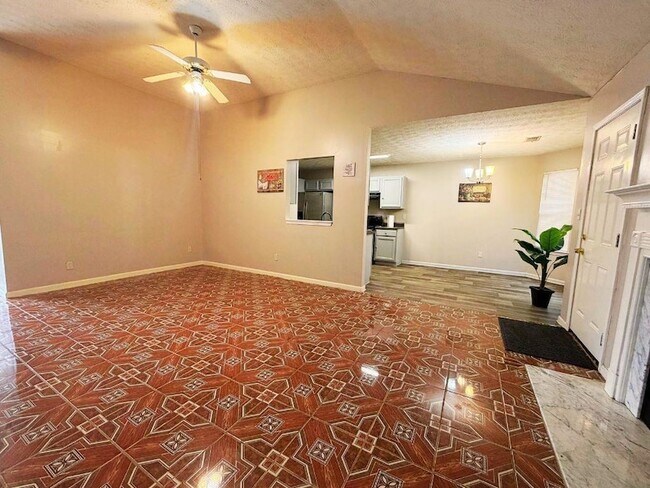 Foto del edificio - 5410 Twin Lakes Dr