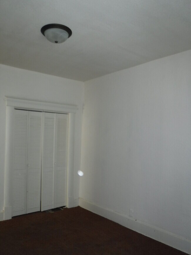 bedroom - 2822 Jules St