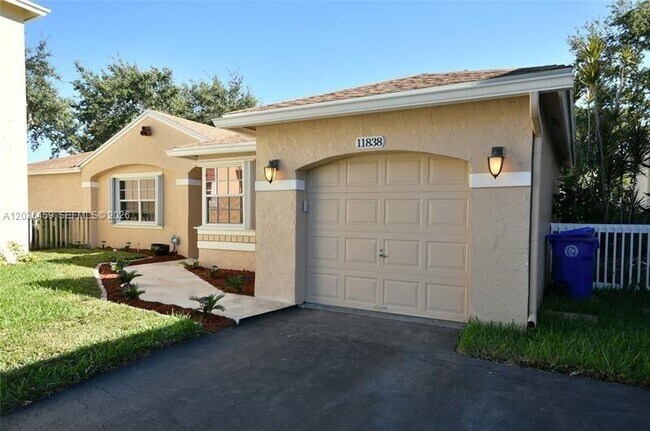 Foto del edificio - 11838 NW 13th St