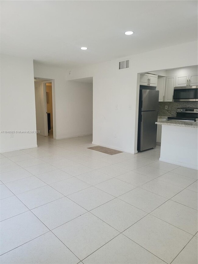 Foto del edificio - 17500 NW 68th Ave