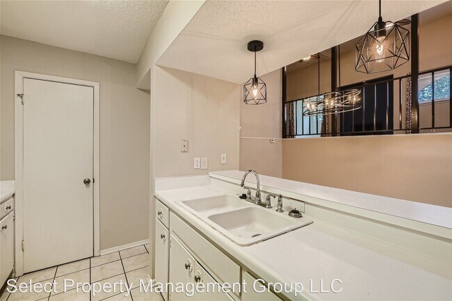 Foto del edificio - 3 br, 2.5 bath House - 1922 Broken Oak