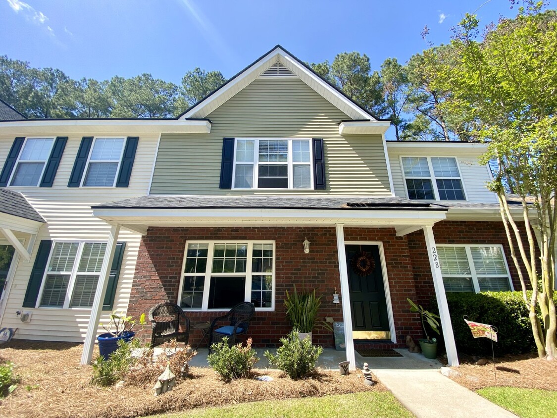 Foto principal - Two Bedroom Townhome in The Townes at Buck...