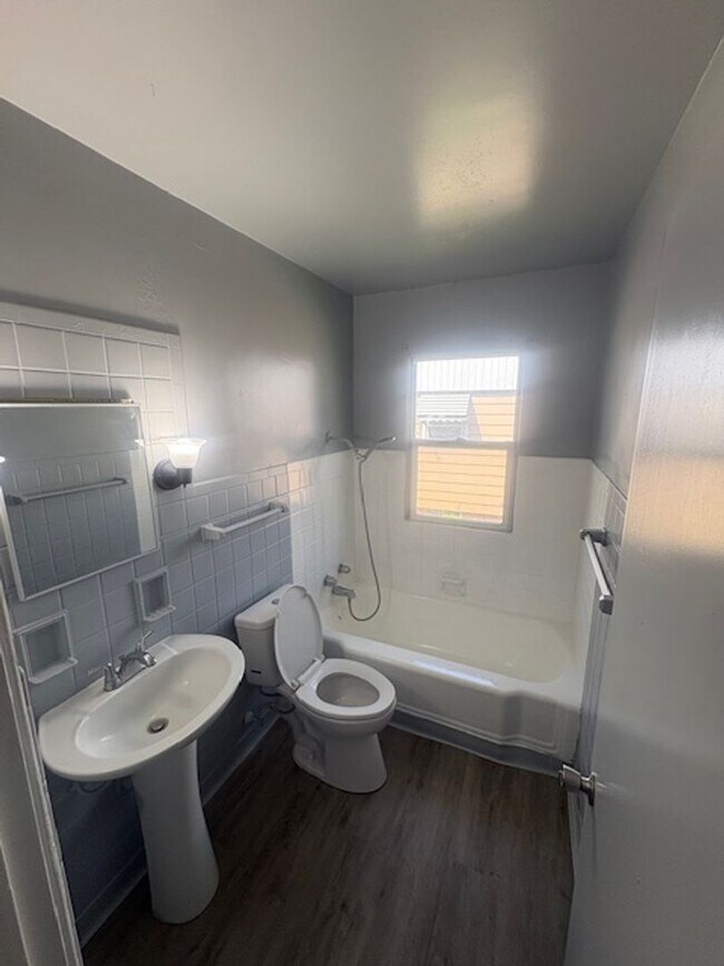 Foto del edificio - 1318 E Frye Ave