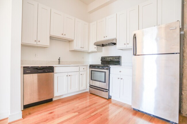Building Photo - 4801 N Ravenswood Ave