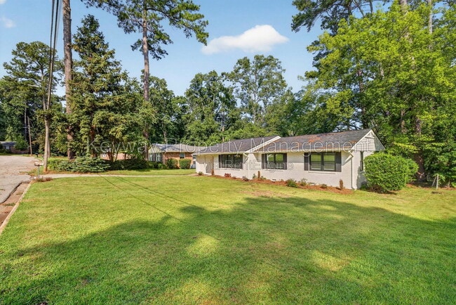 Building Photo - 3007 Stratford Dr