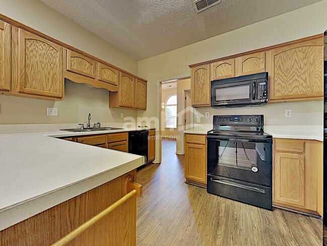 Foto del edificio - 548 Wesley Woods Dr