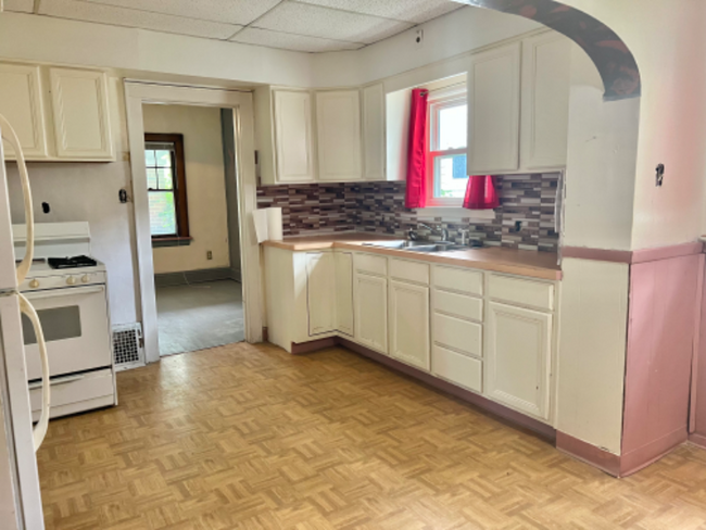 7 Russell Ave, Akron, OH 44311 - House Rental in Akron, OH | Apartments.com