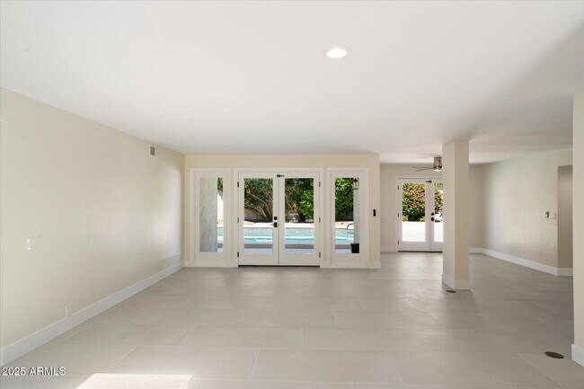 Building Photo - 8338 E San Rafael Dr