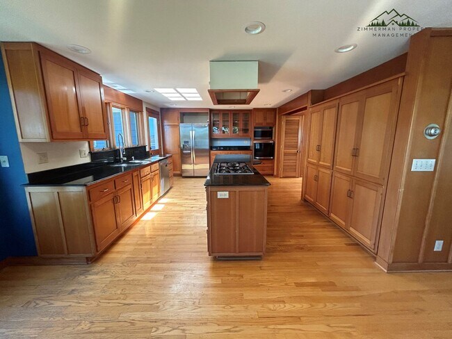 Foto del edificio - 320 Sunset Dr