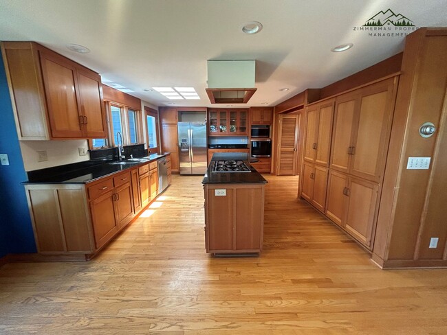Building Photo - Beautiful Home Nearby The University Of Or...