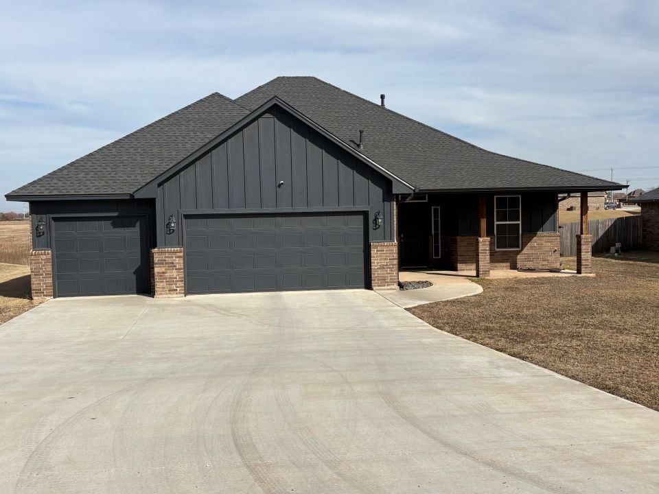 Building Photo - 13728 NE Lafayette Dr