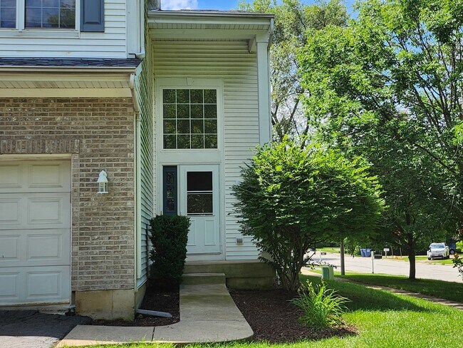 Foto del edificio - 704 Red Oak Ct