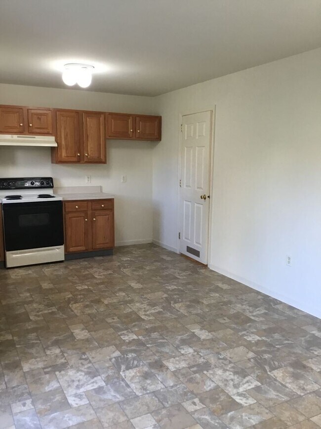Building Photo - 3 br, 2.5 bath House - 204 ELMSHIRE DRIVE