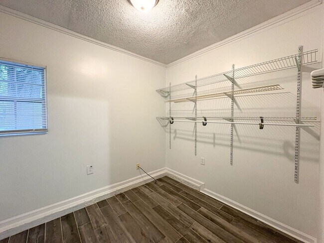 Foto del edificio - Updated 3 bedroom, 1 bathroom near Quince and Perkins