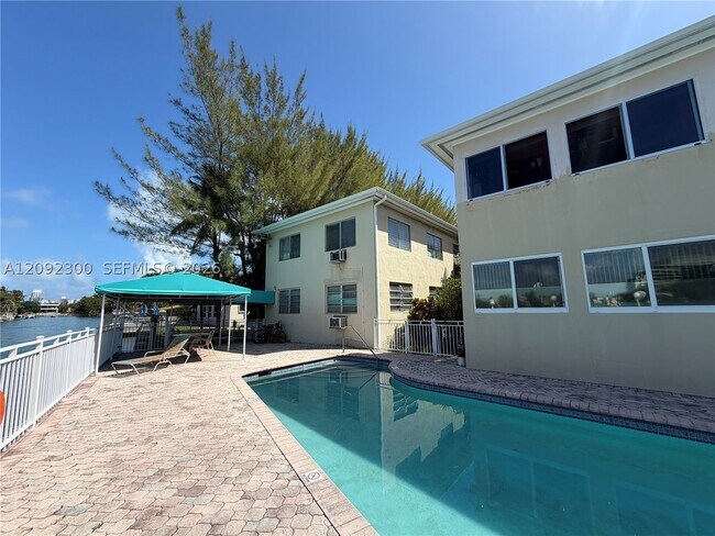 Building Photo - 4740 Pine Tree Dr