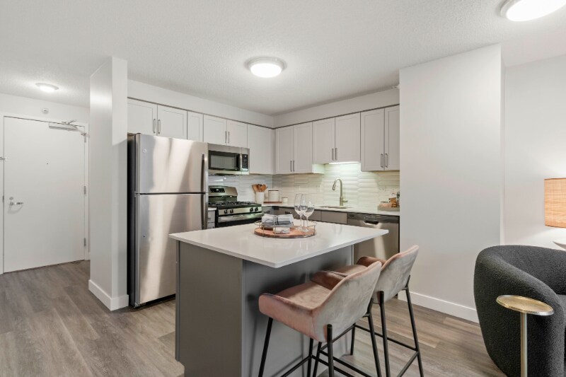 Primary Photo - 300 East South Water Street