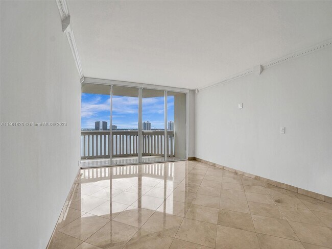 Building Photo - 1000 W Island Blvd