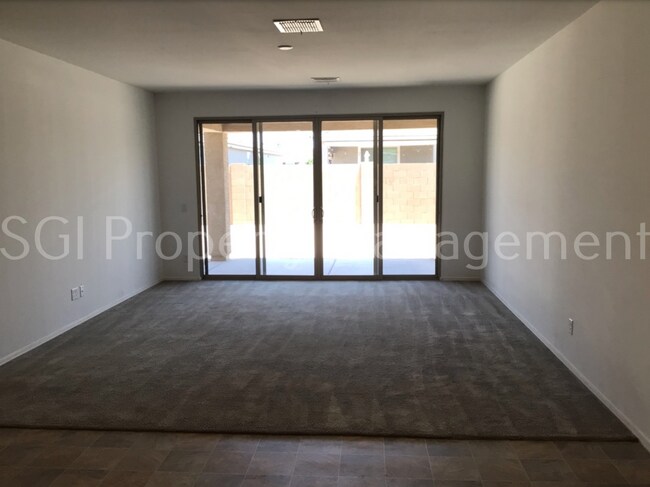 Foto del edificio - 246 E Bahamas Dr