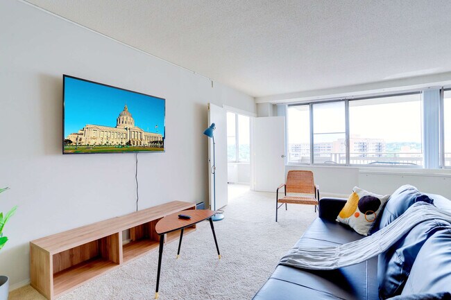 Foto del edificio - 2111 Richmond Hwy