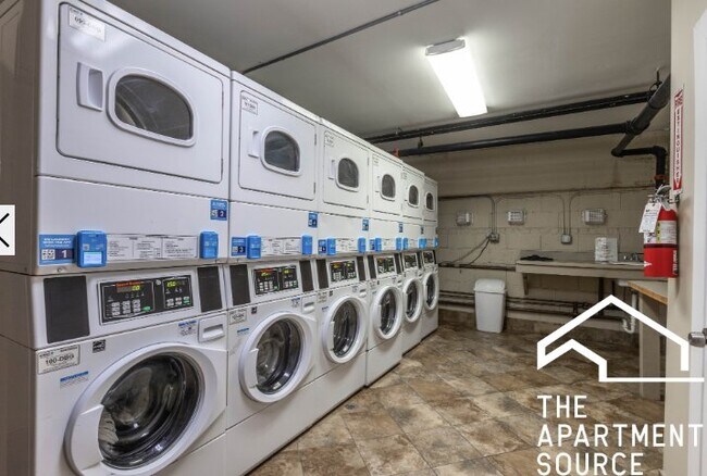 Photo - 625 W Wrightwood Ave Apartment