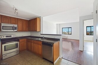 Building Photo - 1 Carriage City Plz