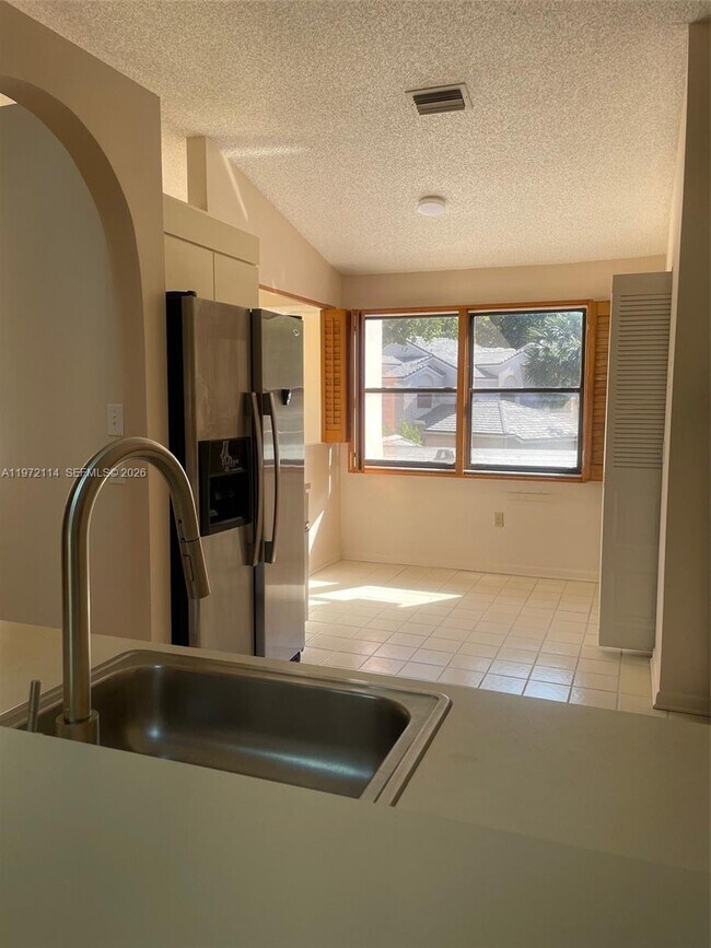 Foto del edificio - 9831 NW 1st Ct