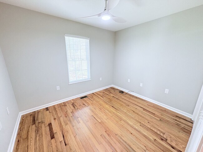 Foto del edificio - 534 Forest Ln