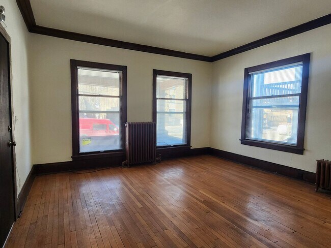 Foto del edificio - 127 E Johnson St