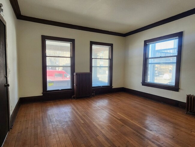 Building Photo - 127 E Johnson St