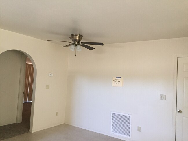 Building Photo - 6015 N Reata Dr