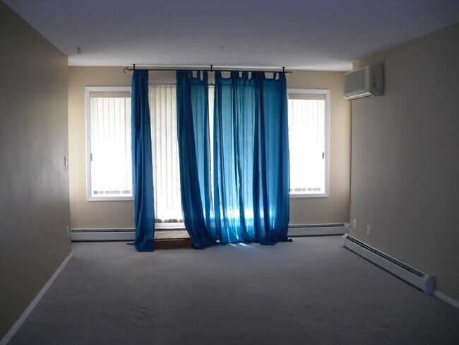 Building Photo - 2 Bed 2 Bath Unit in Edmonton, AB