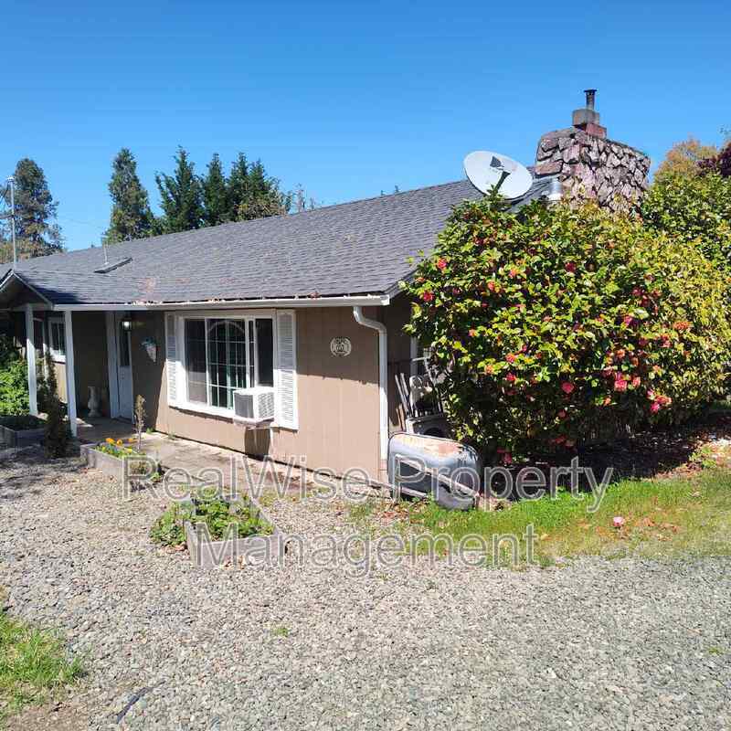 Foto principal - 853 River Bend Rd