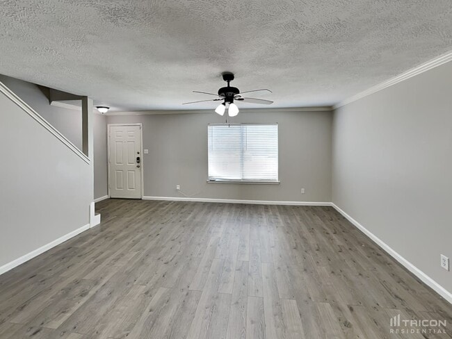 Building Photo - 12094 La Salle Oaks