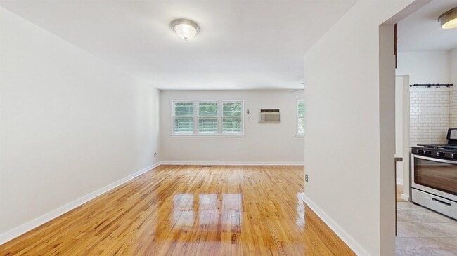 Building Photo - 273 W 254th St