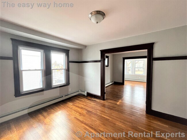 Building Photo - Tufts - 3+ bedroom - Recent Reno