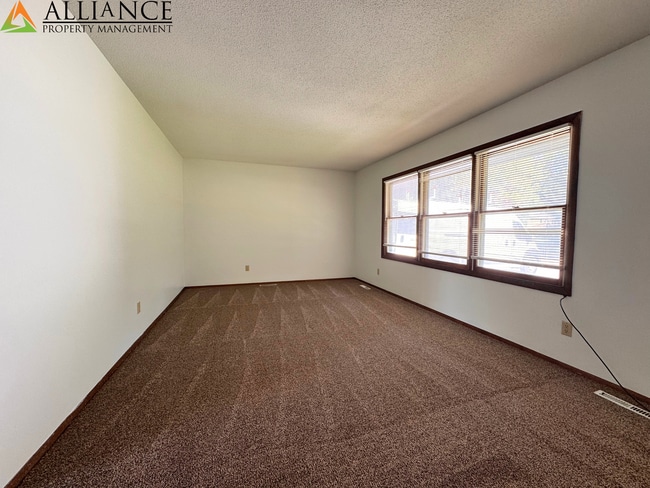 Building Photo - Home with Fenced Yard~Great West Side Loca...