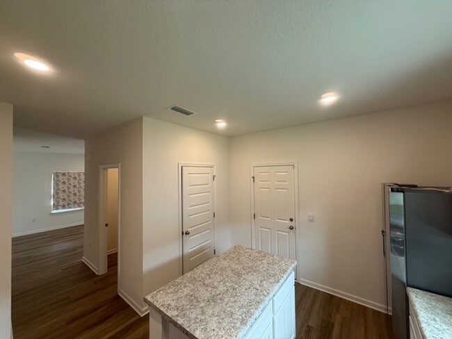 Foto del edificio - Beautiful 3/2 Single Family house with 2 car garage