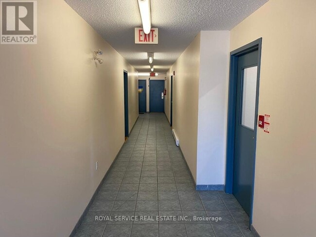 Building Photo - 209-209-A Sutherland Crescent