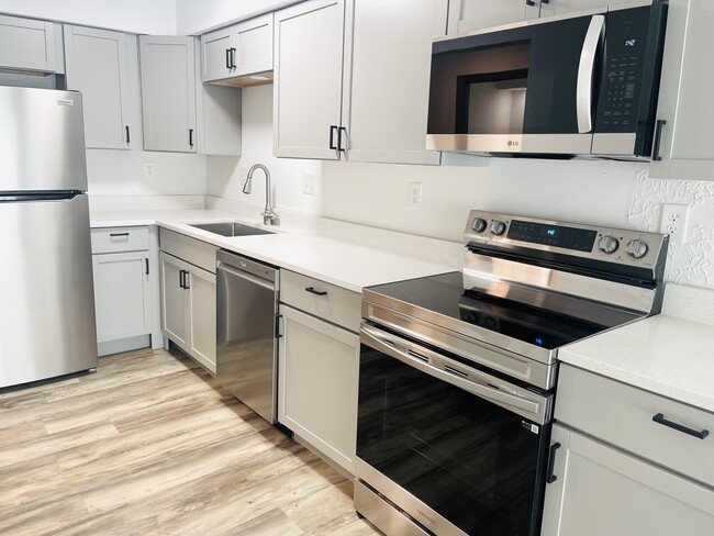 Building Photo - Renn Hart Hills