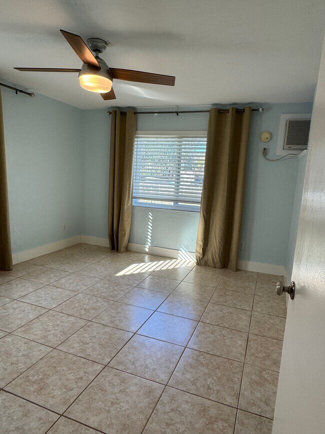 Foto del edificio - 1412 SE Paradise Ave
