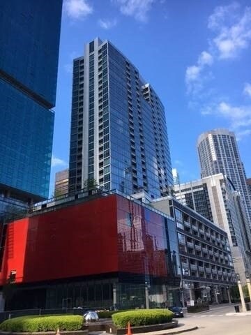 Foto del edificio - 240 E Illinois St