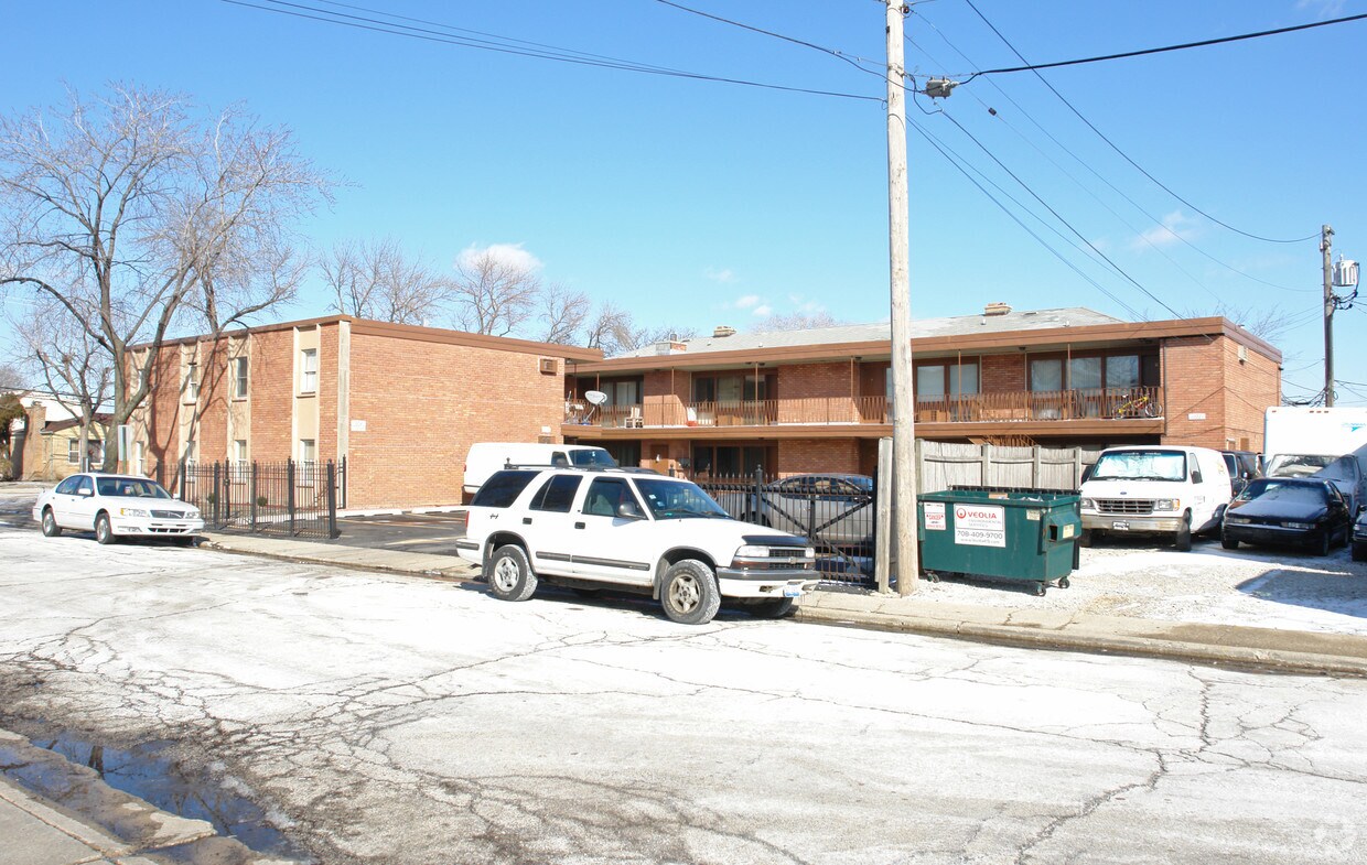 Primary Photo - 10221 Chestnut Ave
