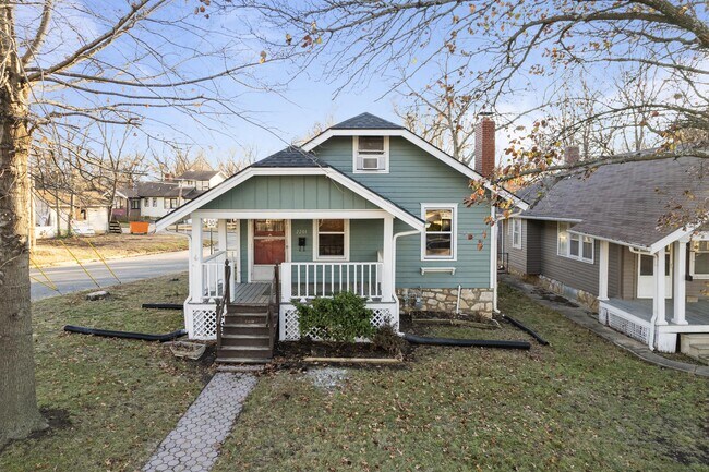 Building Photo - 2201 SW 8th St