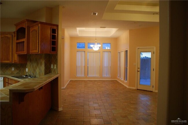 Building Photo - 2408 Kiwi Ave