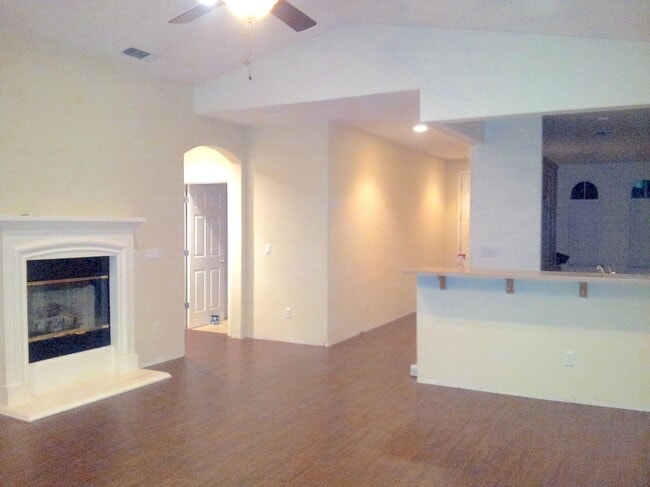 Building Photo - 1945 Glenveagh Ln