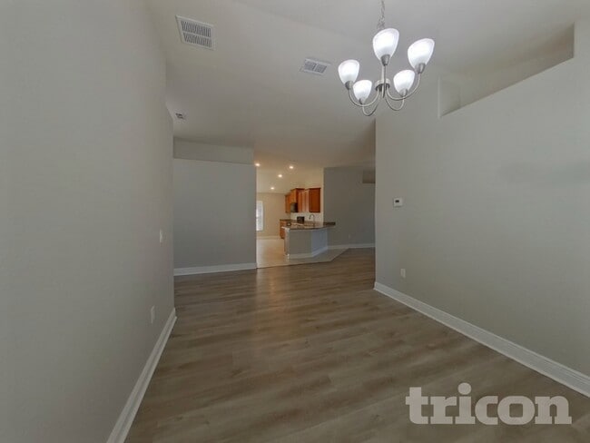 Foto del edificio - 387 Buchannan Dr