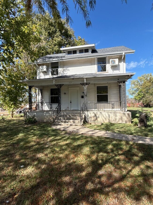 Foto del edificio - 3 bedroom/2 bath house